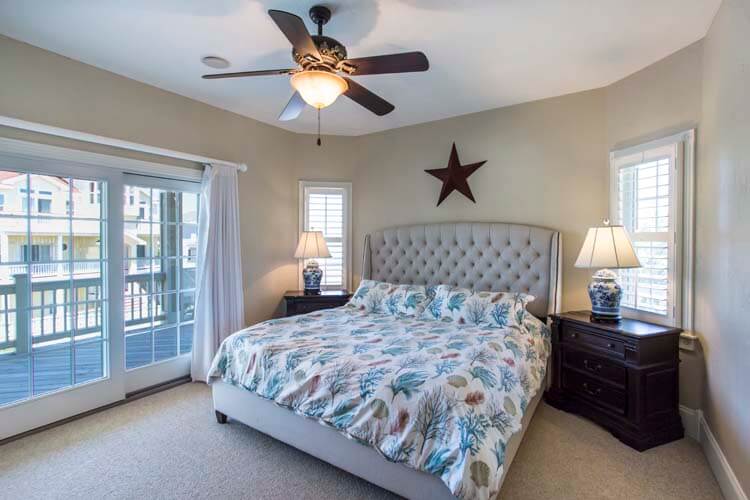 1st Floor King with Private Bath