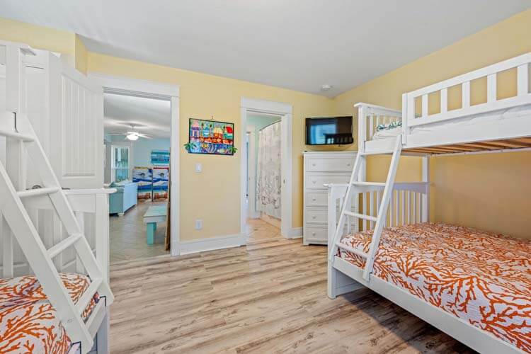 Ground Floor Pyramid Bunks with Shared Bath