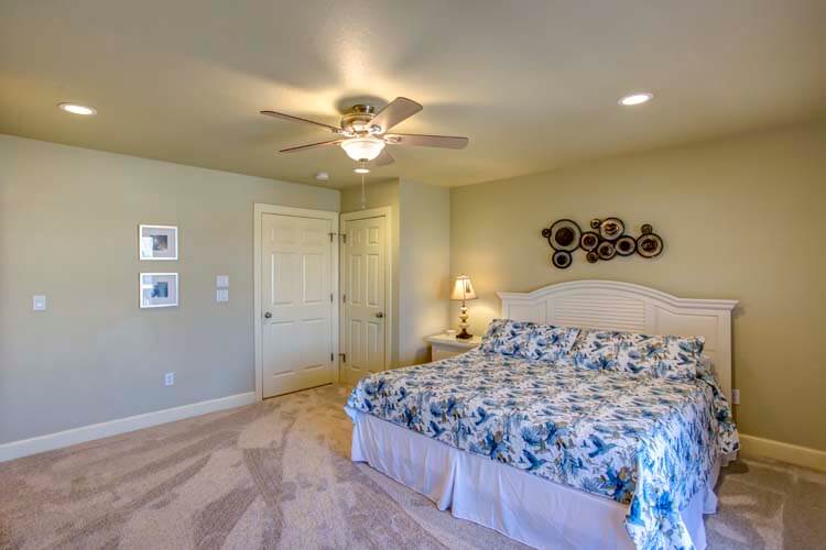 1st Floor King with Private Bath