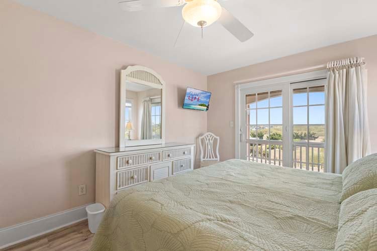 1st Floor King with Private Bath