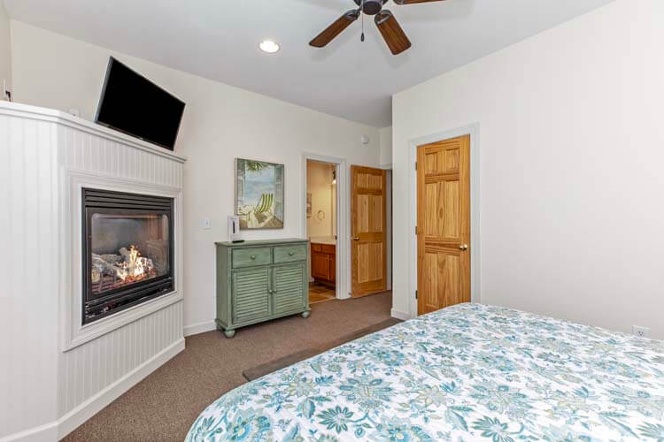 1st Floor King with Private Bath