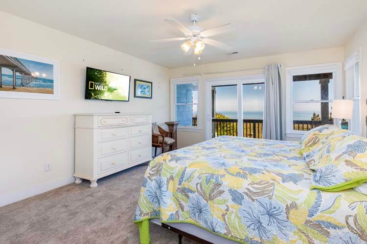 1st Floor King with Private Bath