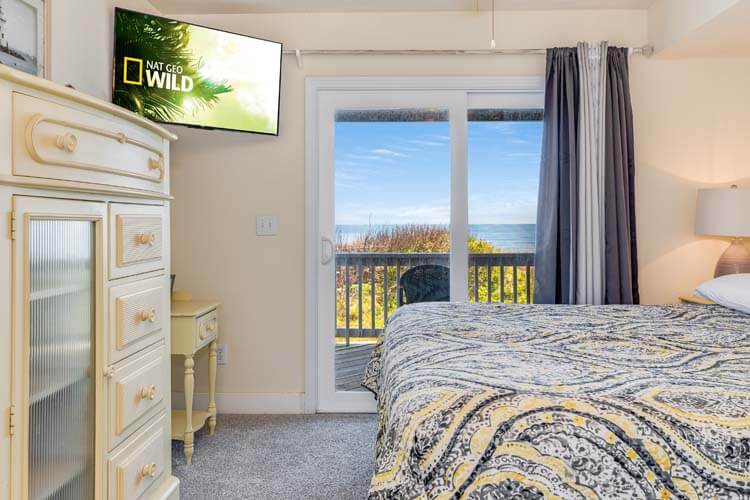 1st Floor King with Private Bath