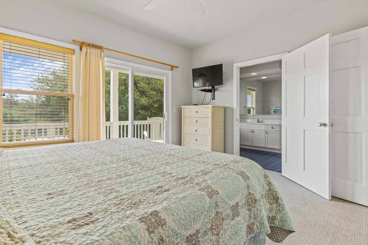 1st Floor King with Private Bath