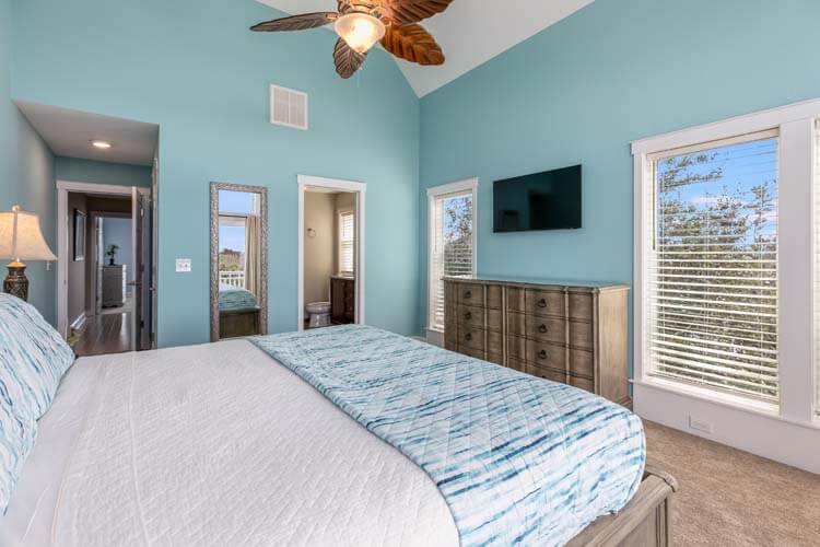 2nd Floor King with Private Bath