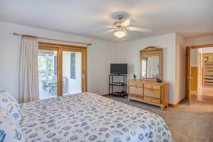 1st Floor King with Private Bath