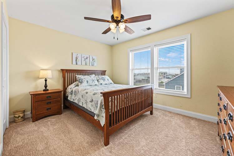 2nd Floor Queen with Private Bath