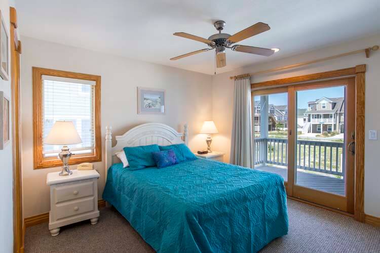 1st Floor Queen with Private Bath