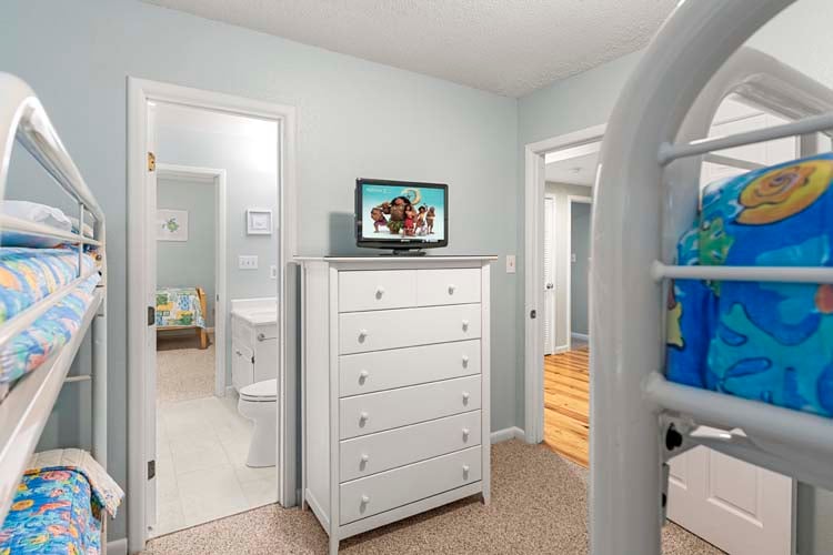 1st Floor Twin Bunks with Shared Bath