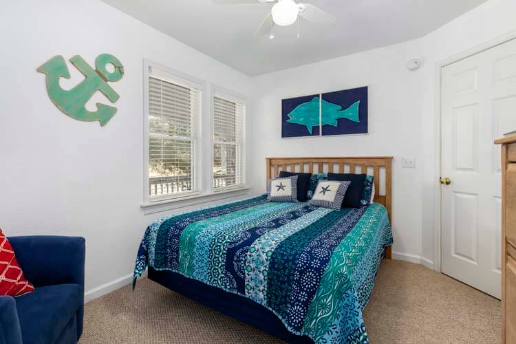 1st Floor Queen Bedroom