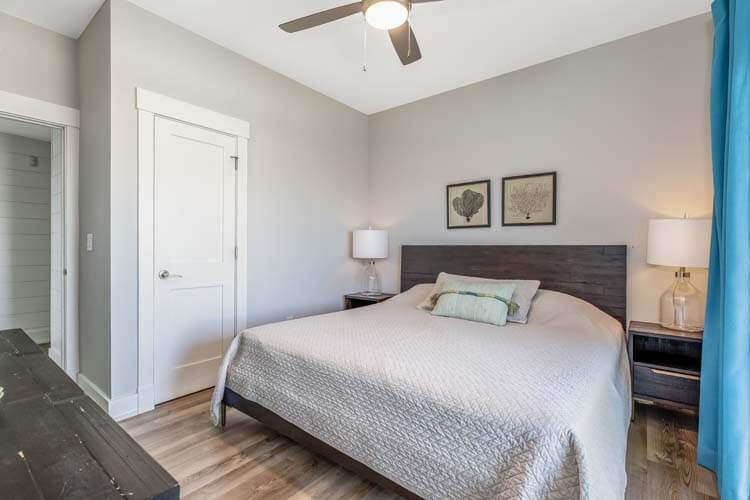 2nd Floor King with Private Bath