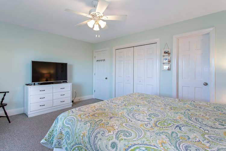 1st Floor King with Shared Bath