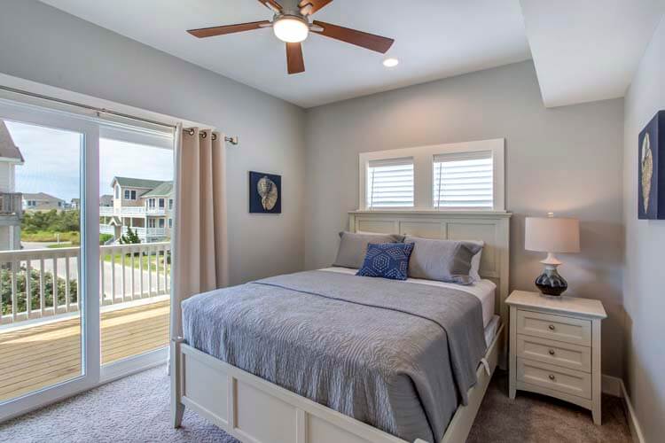 1st Floor Queen with Private Bath