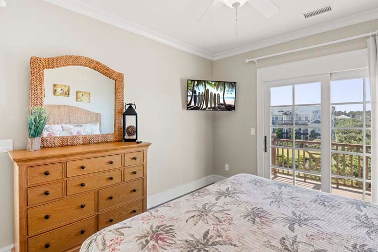 2nd Floor King with Private Bath