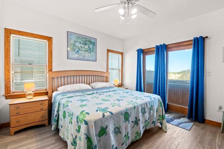1st Floor Oceanside King with Private Bath