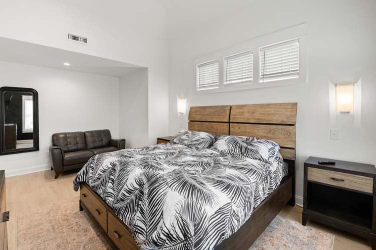 2nd Floor King with Private Bath (4)