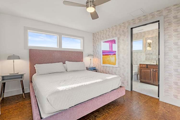 2nd Floor King with Private Bath (SW)