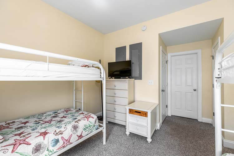 Ground Floor Twin Bunks with Shared Bath