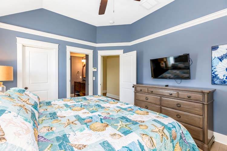 2nd Floor King with Private Bath