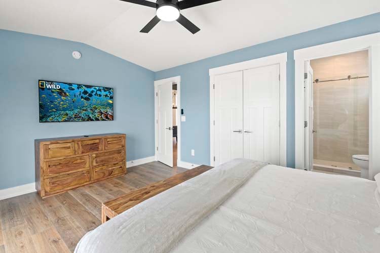 2nd Floor King with Private Bath