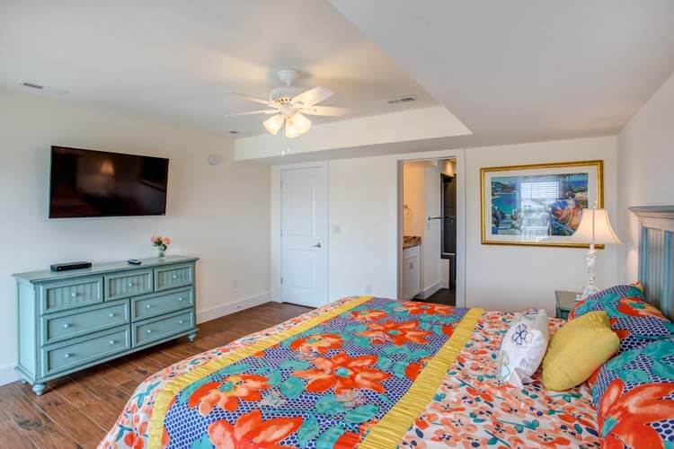 2nd Floor King with Private Bath