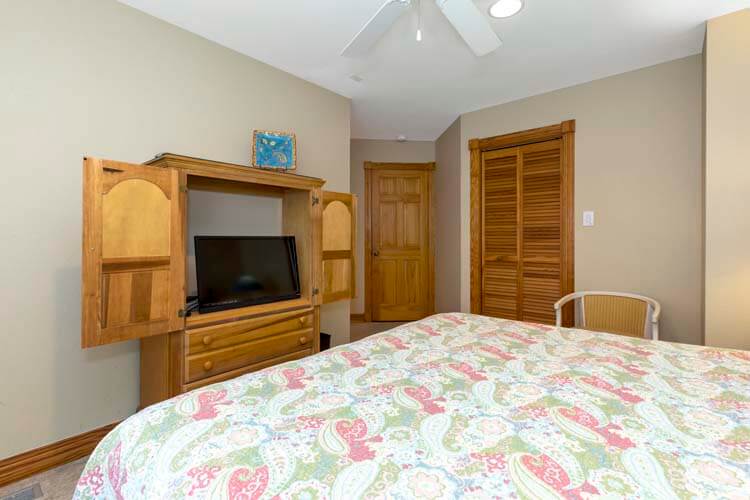 1st Floor King with Private Bath