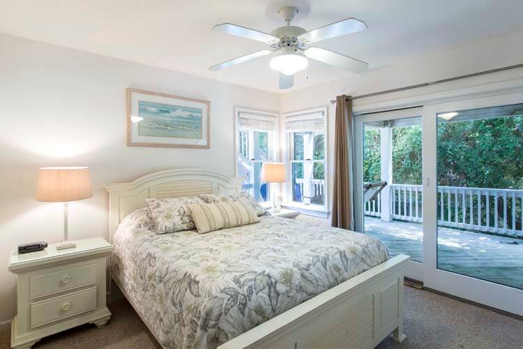 1st Floor Queen with Private Bath