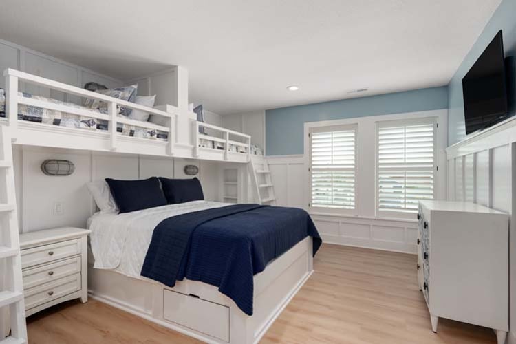 1st Floor Twins Over Queen with Shared Bath (12)