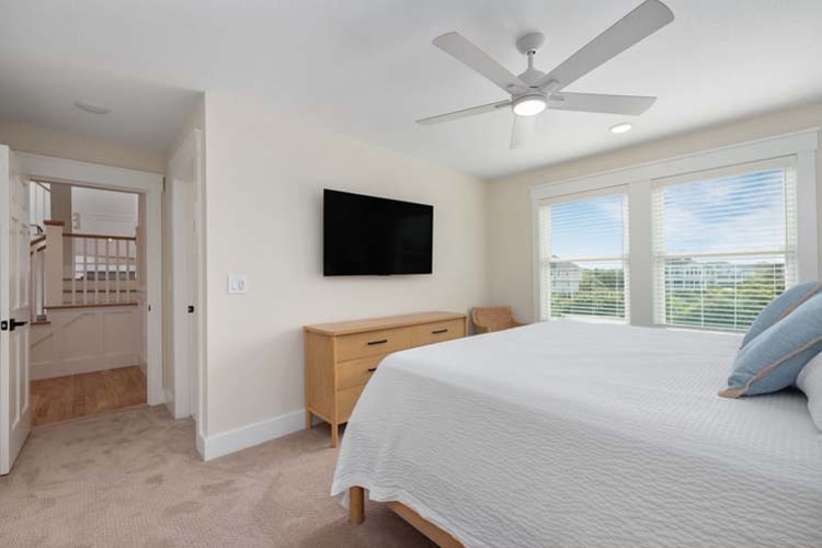 1st Floor King with Private Bath (8)