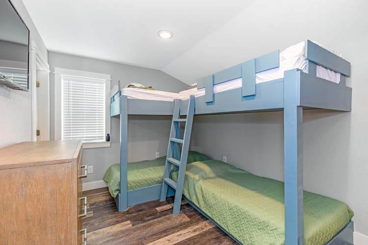 3rd Floor Twin Bunks with Private Bath