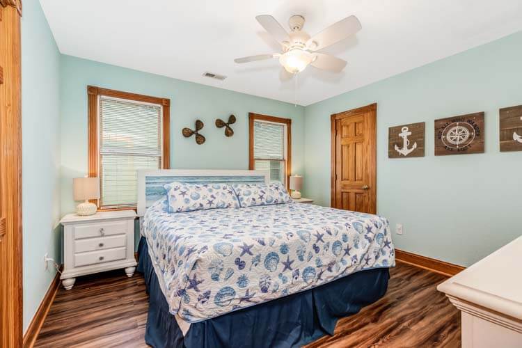 1st Floor King with Shared Bath