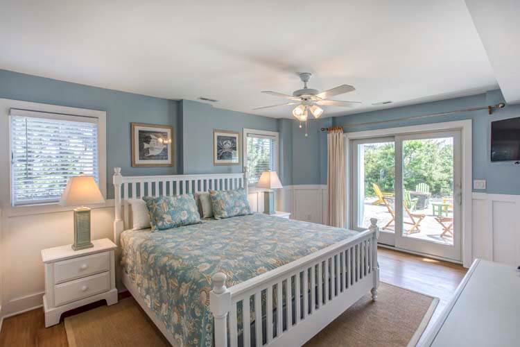 Ground Floor King with Private Bath