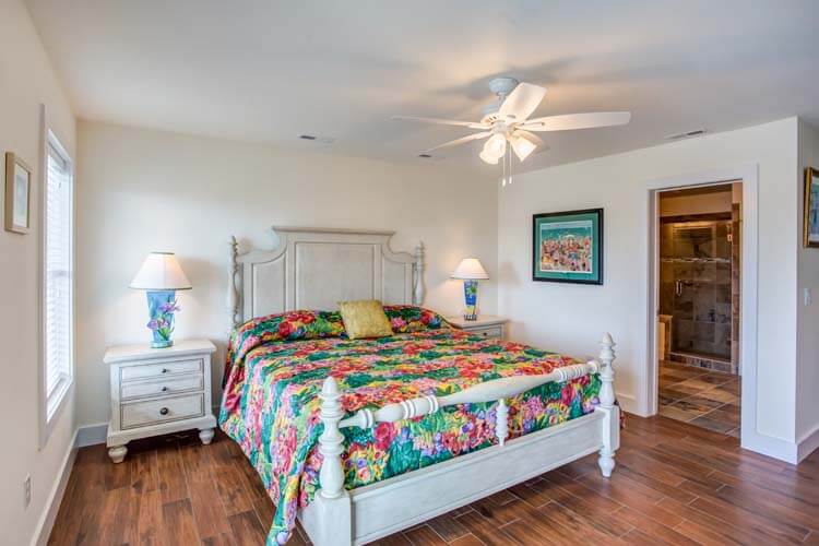 2nd Floor King with Private Bath