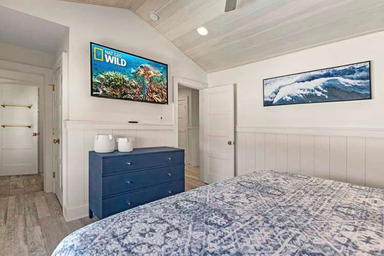 2nd Floor King with Private Bath