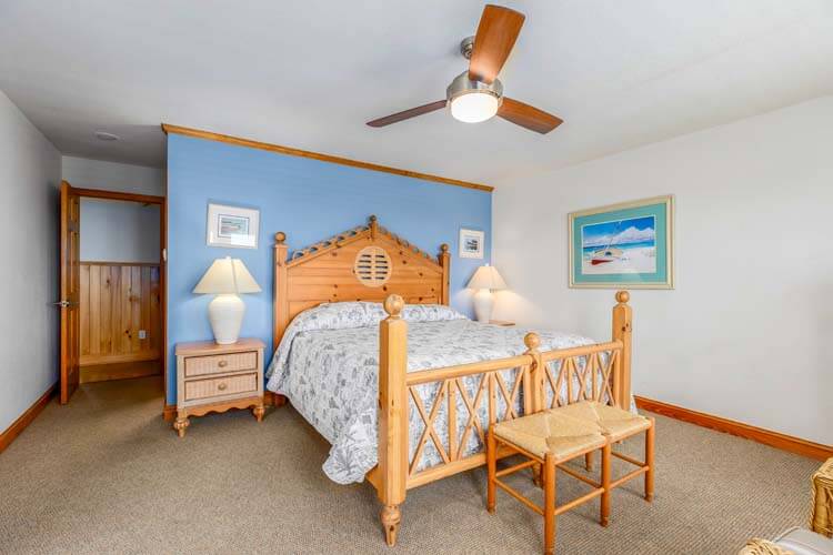 1st Floor King with Private Bath