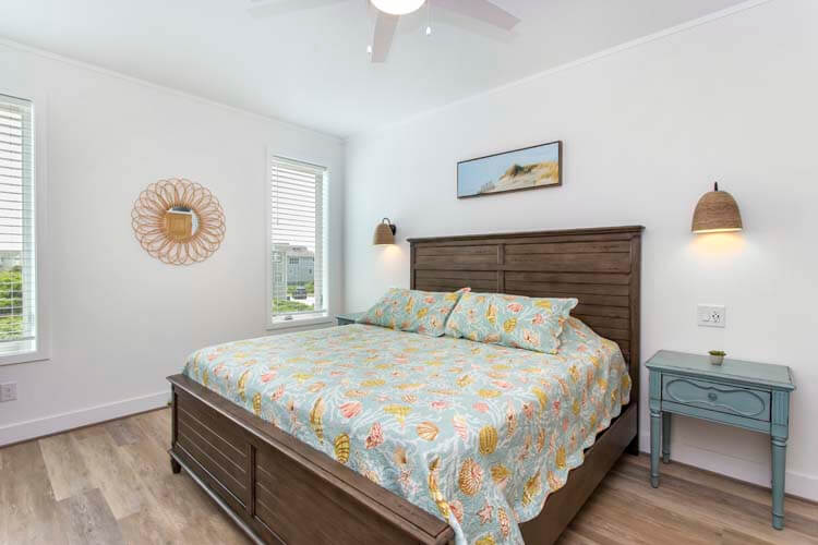 1st Floor King with Private Bath