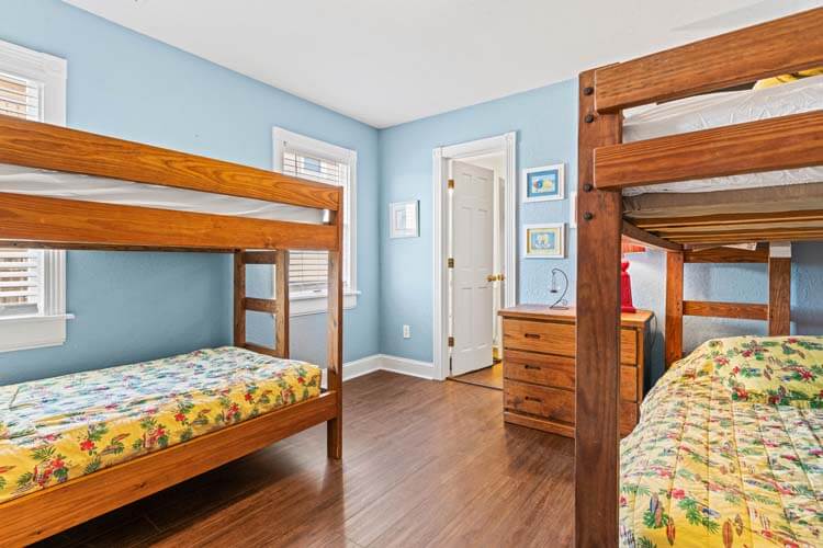 1st Floor Twin Bunks with Shared Bath