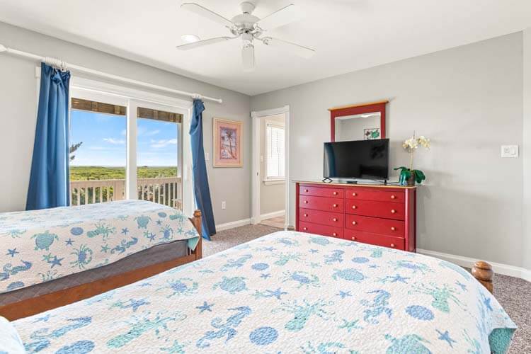 1st Floor Twins with Private Bath