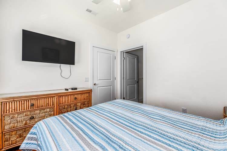 Ground Floor Queen with Private Bath