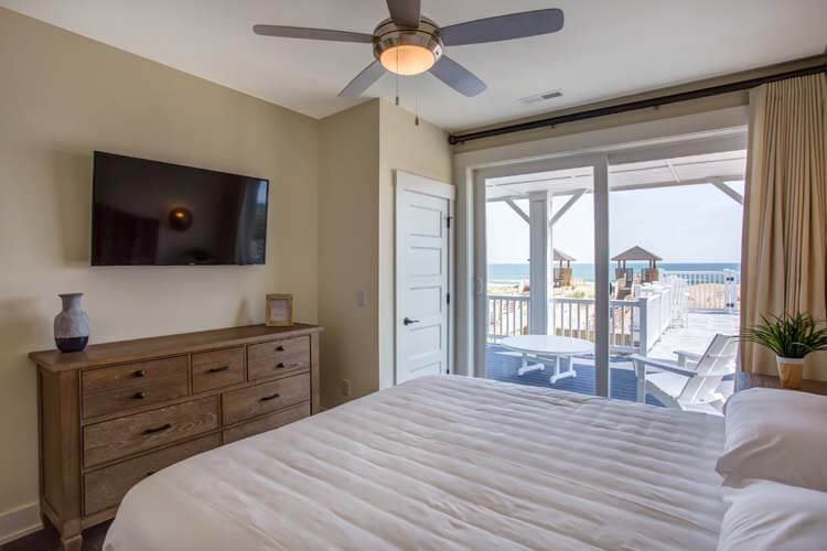 1st Floor King with Private Bath