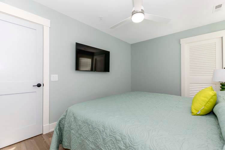 1st Floor King with Private Bath (12)