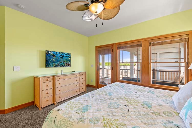 1st Floor King with Private Bath