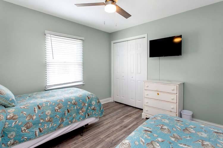 1st Floor Twins Bedroom (Queen bed for 2026! New photo to come.)