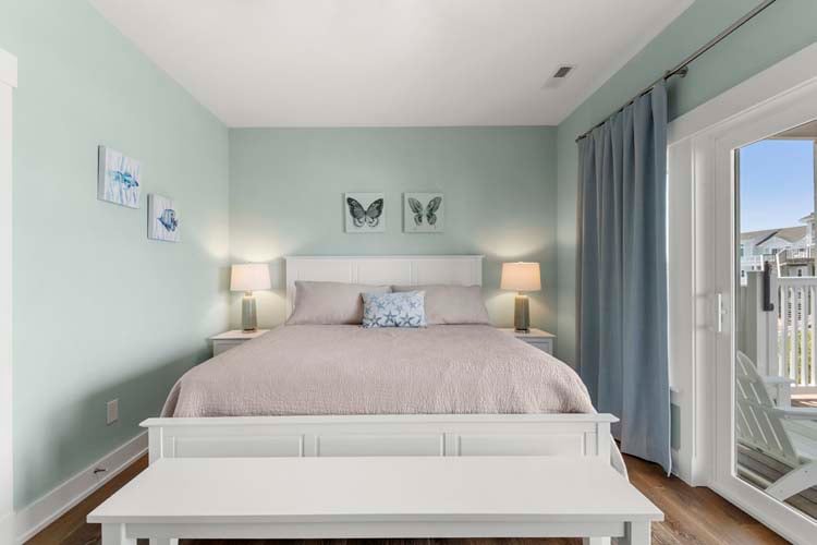 1st Floor King with Private Bath