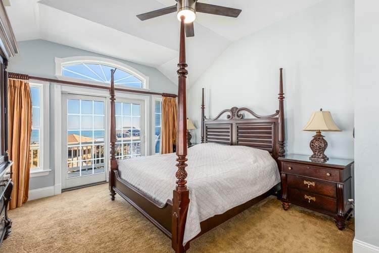 2nd Floor King with Private Bath