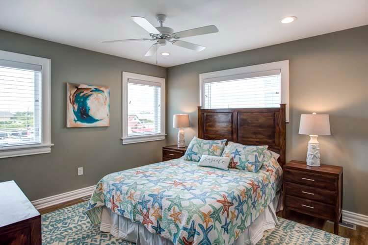 1st Floor SW Queen with Private Bath