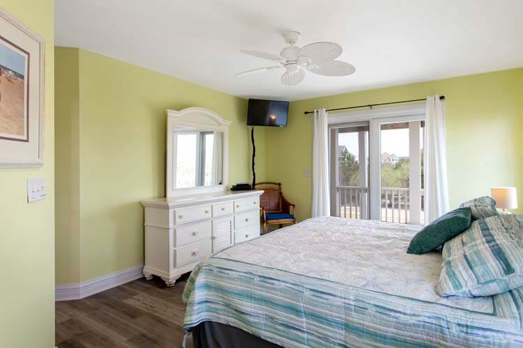 1st Floor King with Private Bath