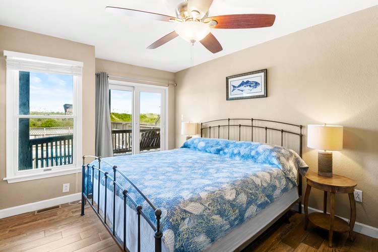 1st Floor King Bedroom