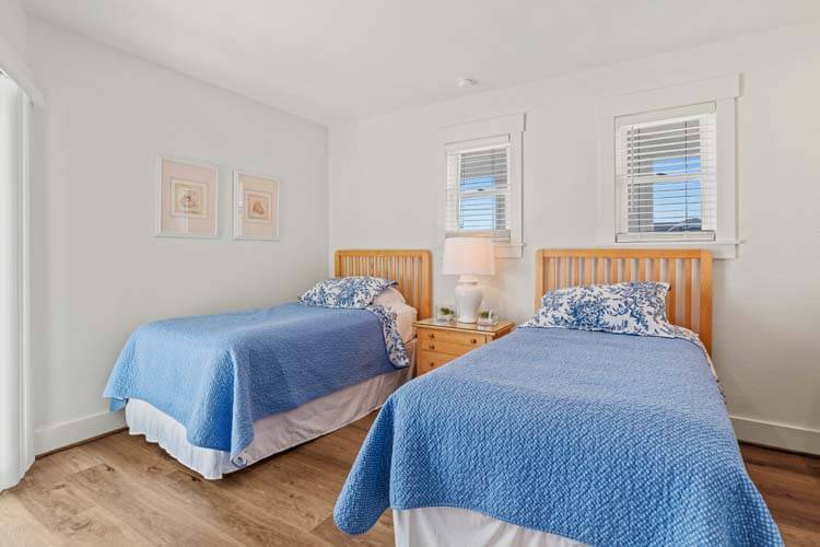 1st Floor Twins Bedroom