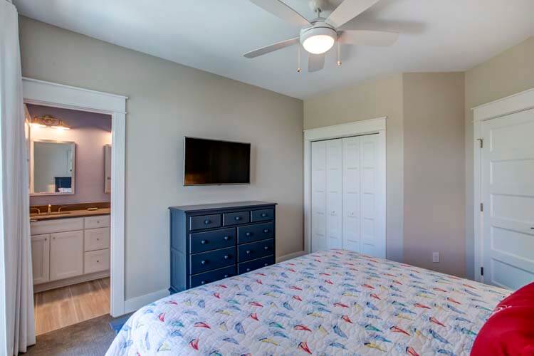 1st Floor King with Private Bath